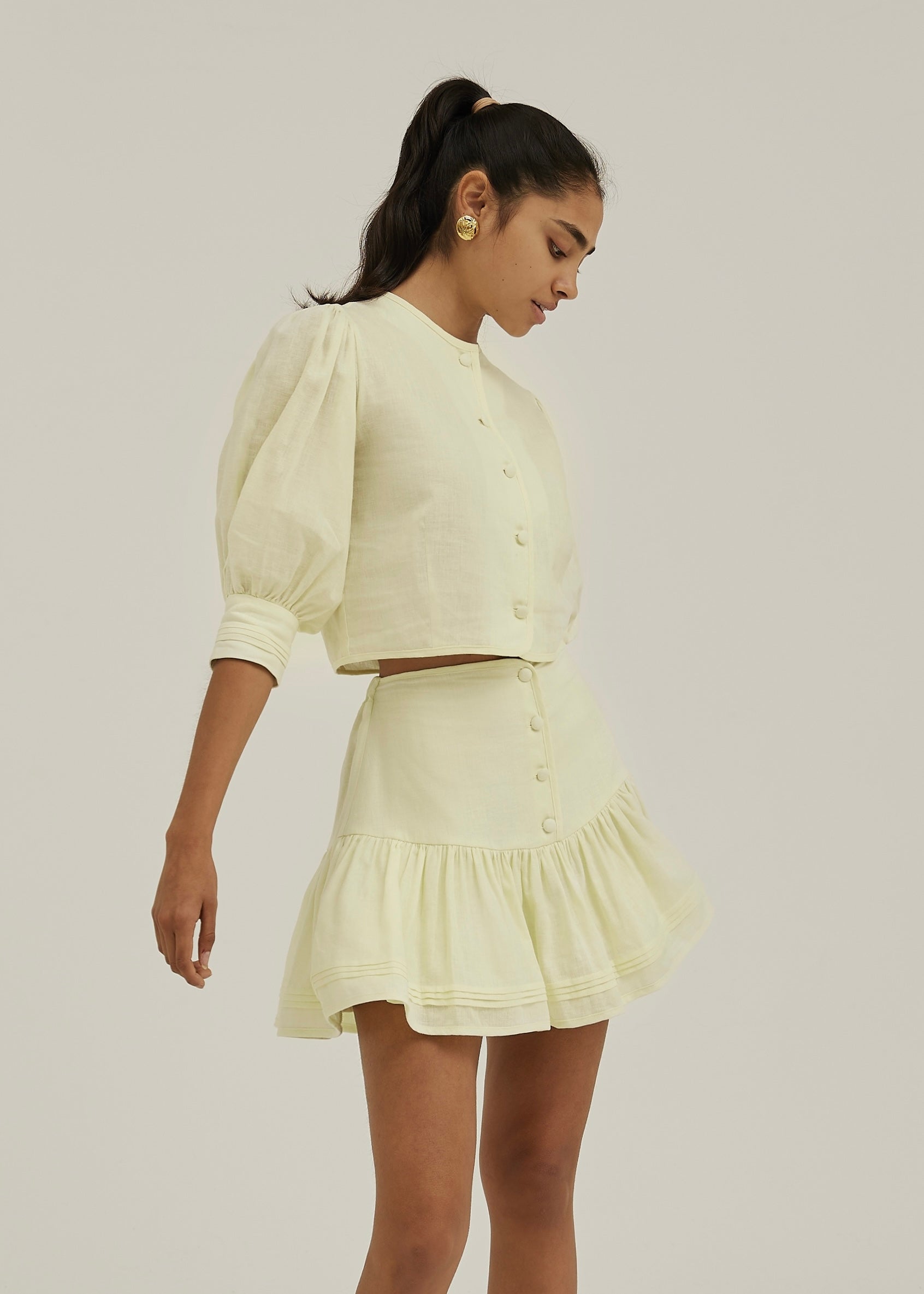Falda-Short Laney de Lino con Volantes Escalonados | Amarillo Pastel