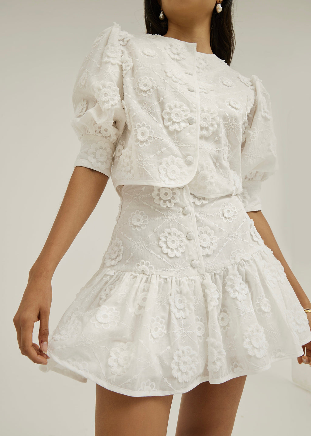 Blusa Laney con Apliques Florales 3D | Blanco Island