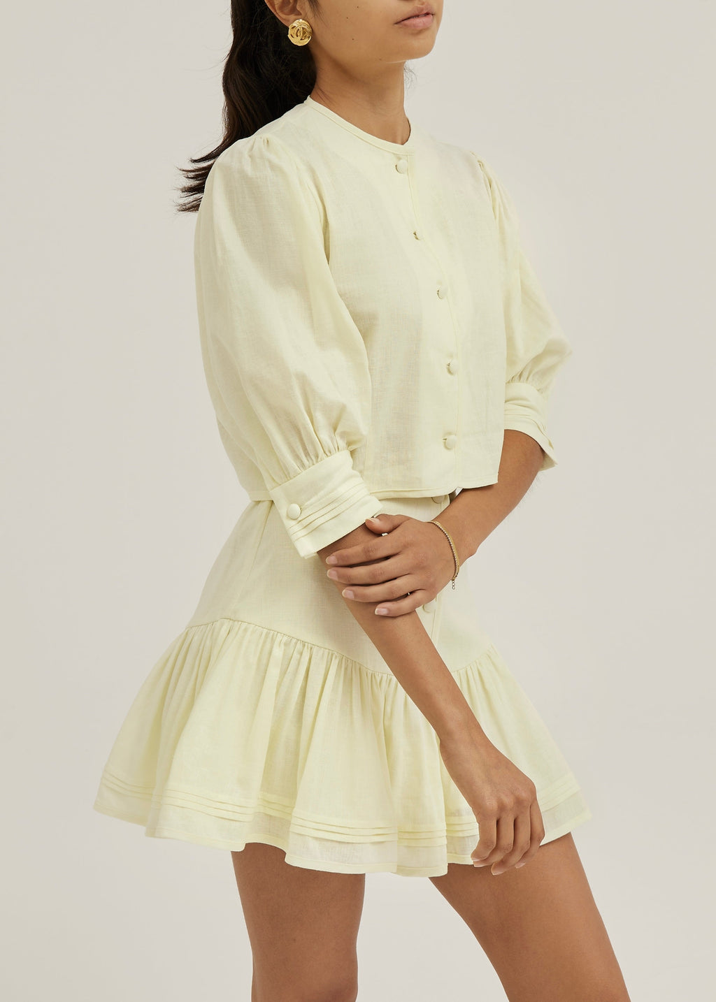 Falda-Short Laney de Lino con Volantes Escalonados | Amarillo Pastel