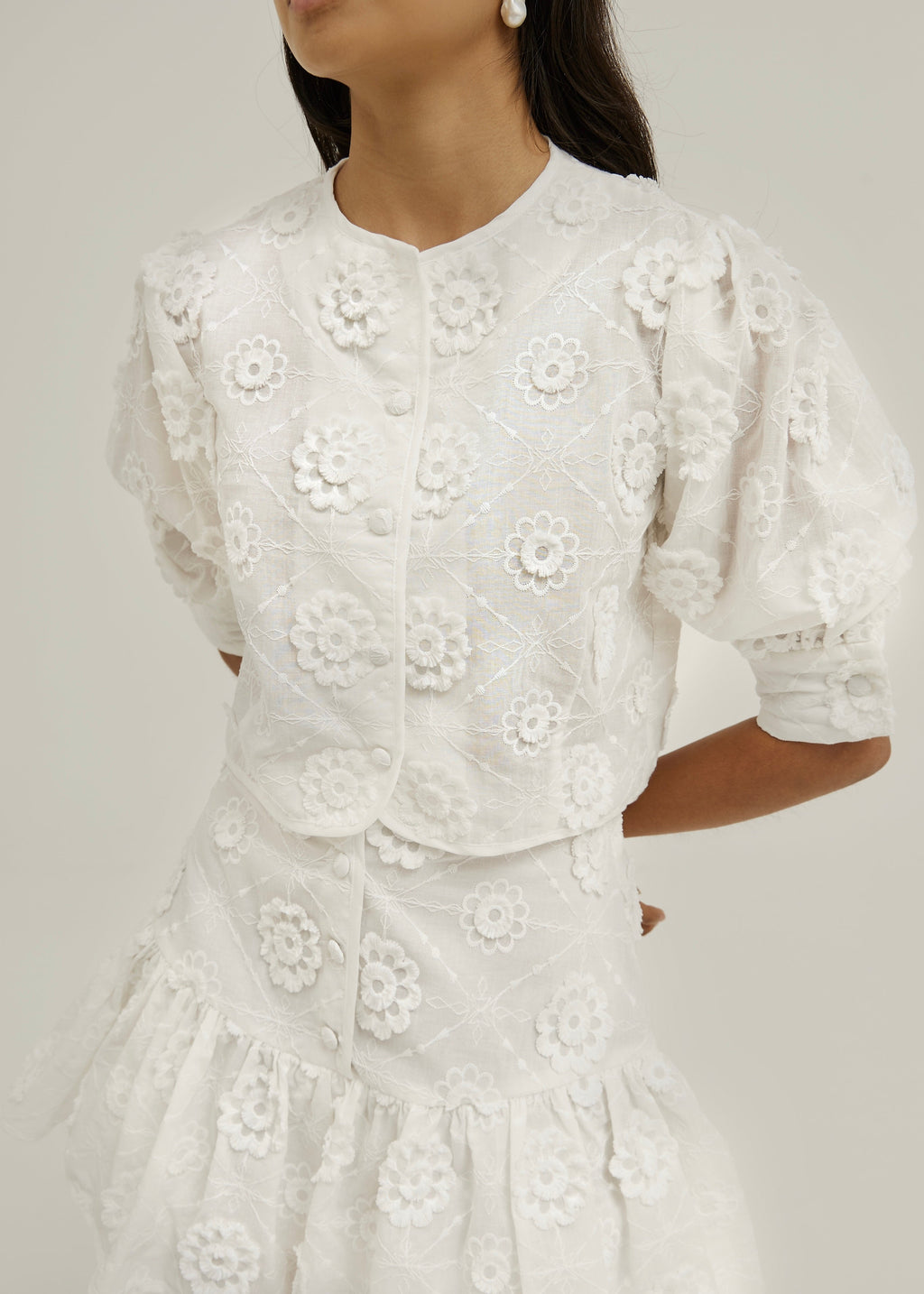 Blusa Laney con Apliques Florales 3D | Blanco Island