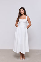Vestido midi con escote cuadrado