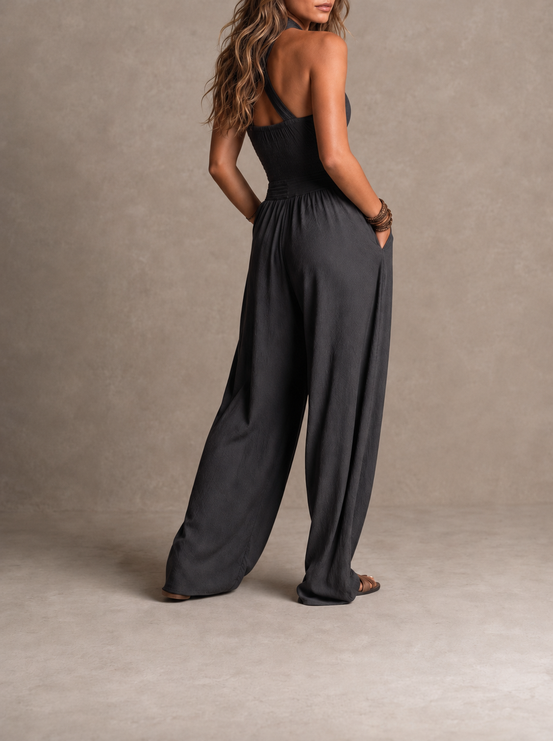 Bianca | Mono con un elegante escote cruzado